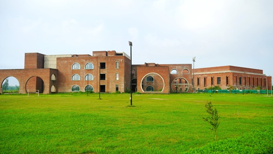 Image of IIM Kashipur campus featuring its emphasis on experiential learning and industry interaction.