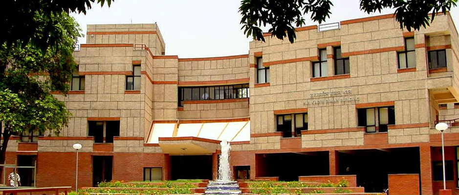 Image of DoMS IIT Kanpur campus highlighting its tech-driven management education.